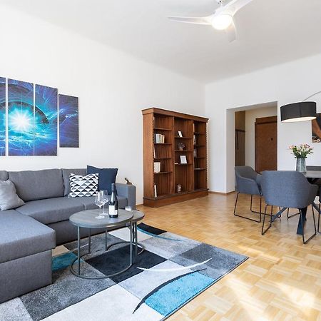 Bright And Spacious Attic Apartment 布拉格 外观 照片