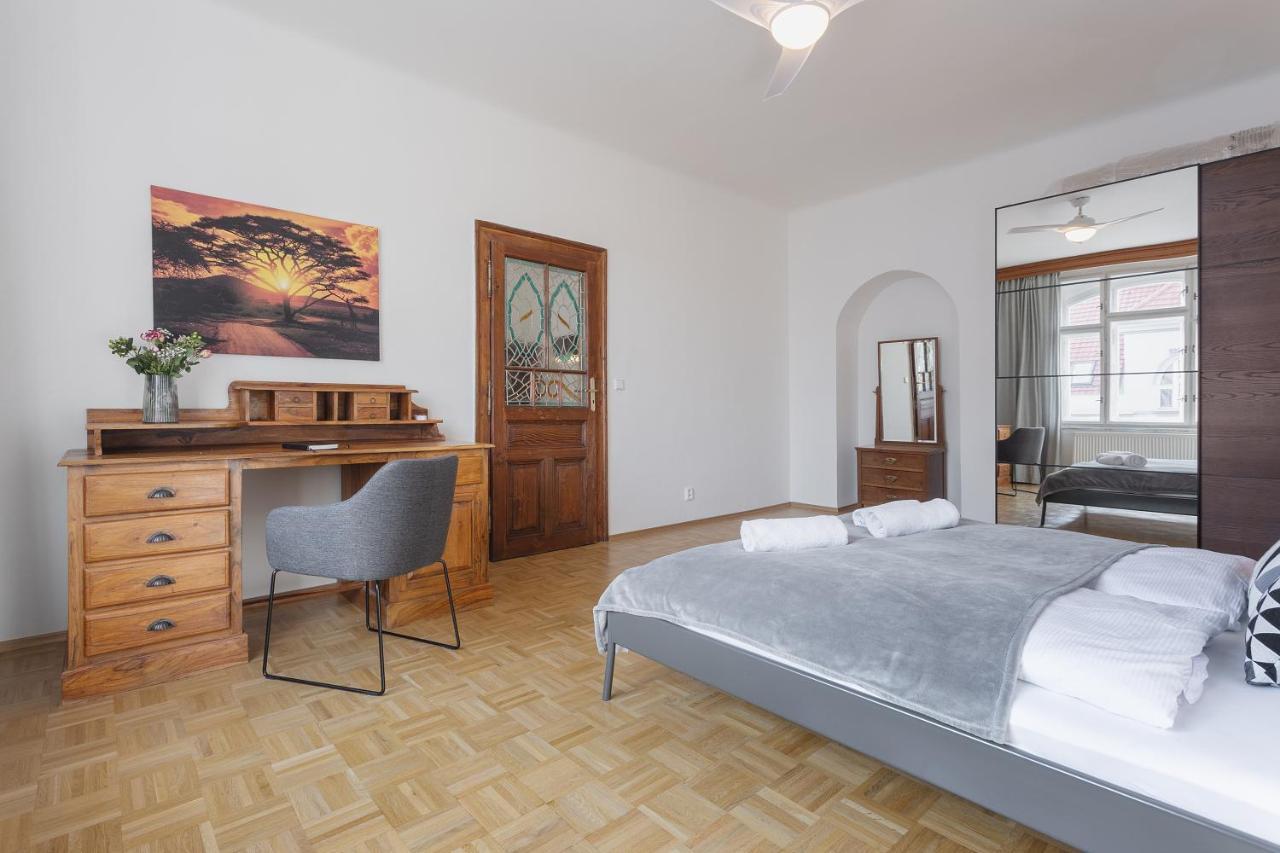 Bright And Spacious Attic Apartment 布拉格 外观 照片