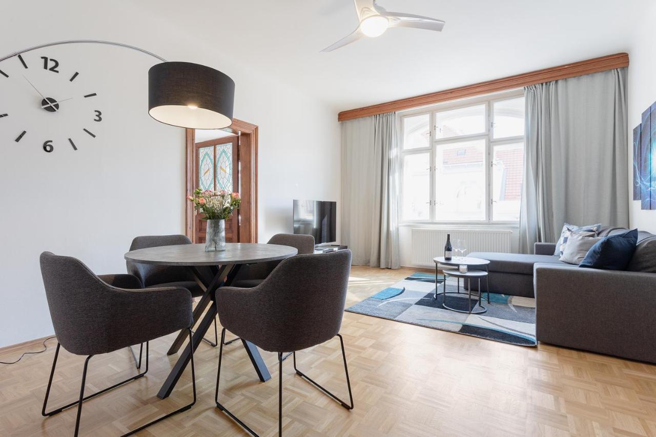 Bright And Spacious Attic Apartment 布拉格 外观 照片