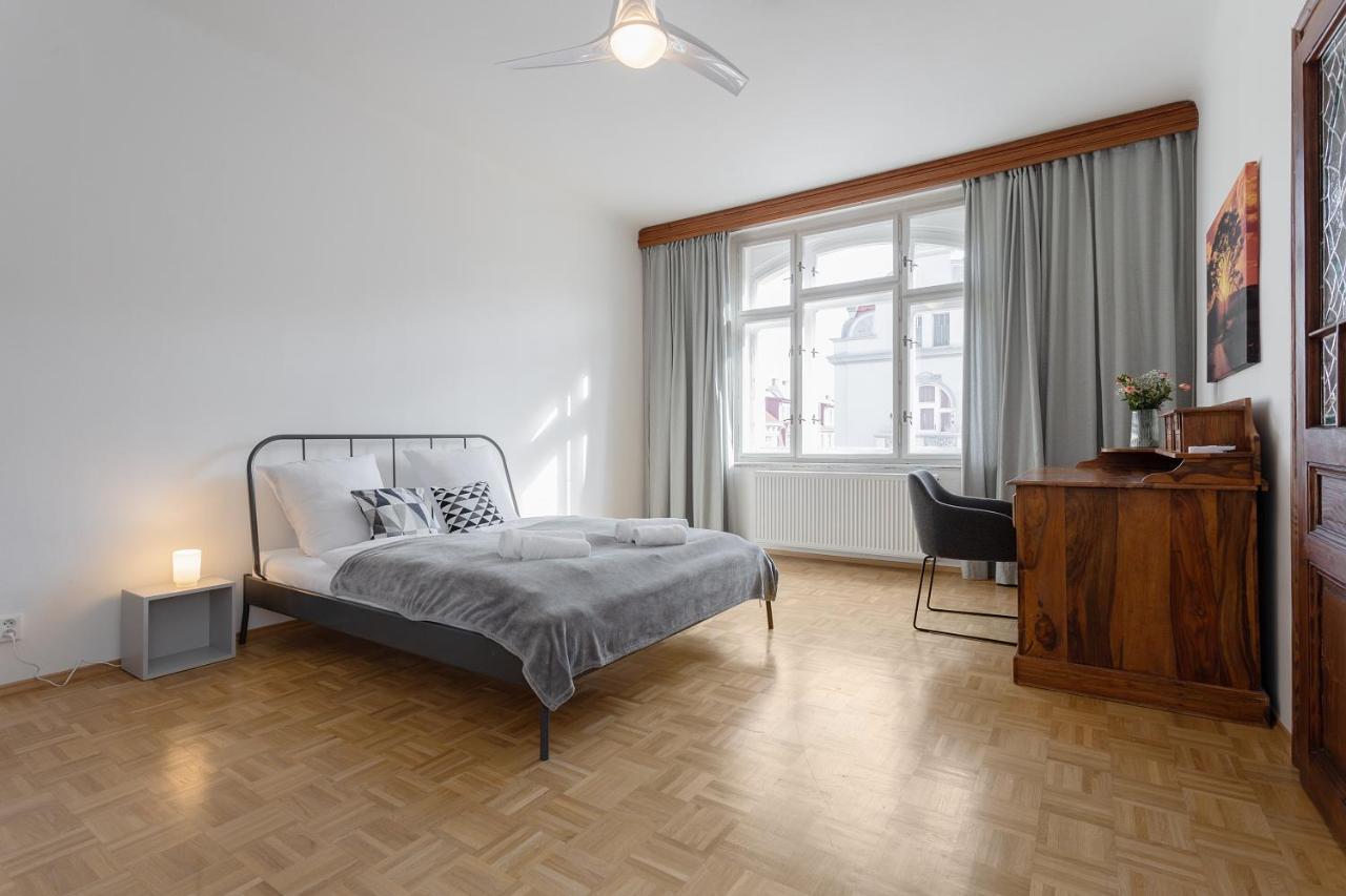 Bright And Spacious Attic Apartment 布拉格 外观 照片