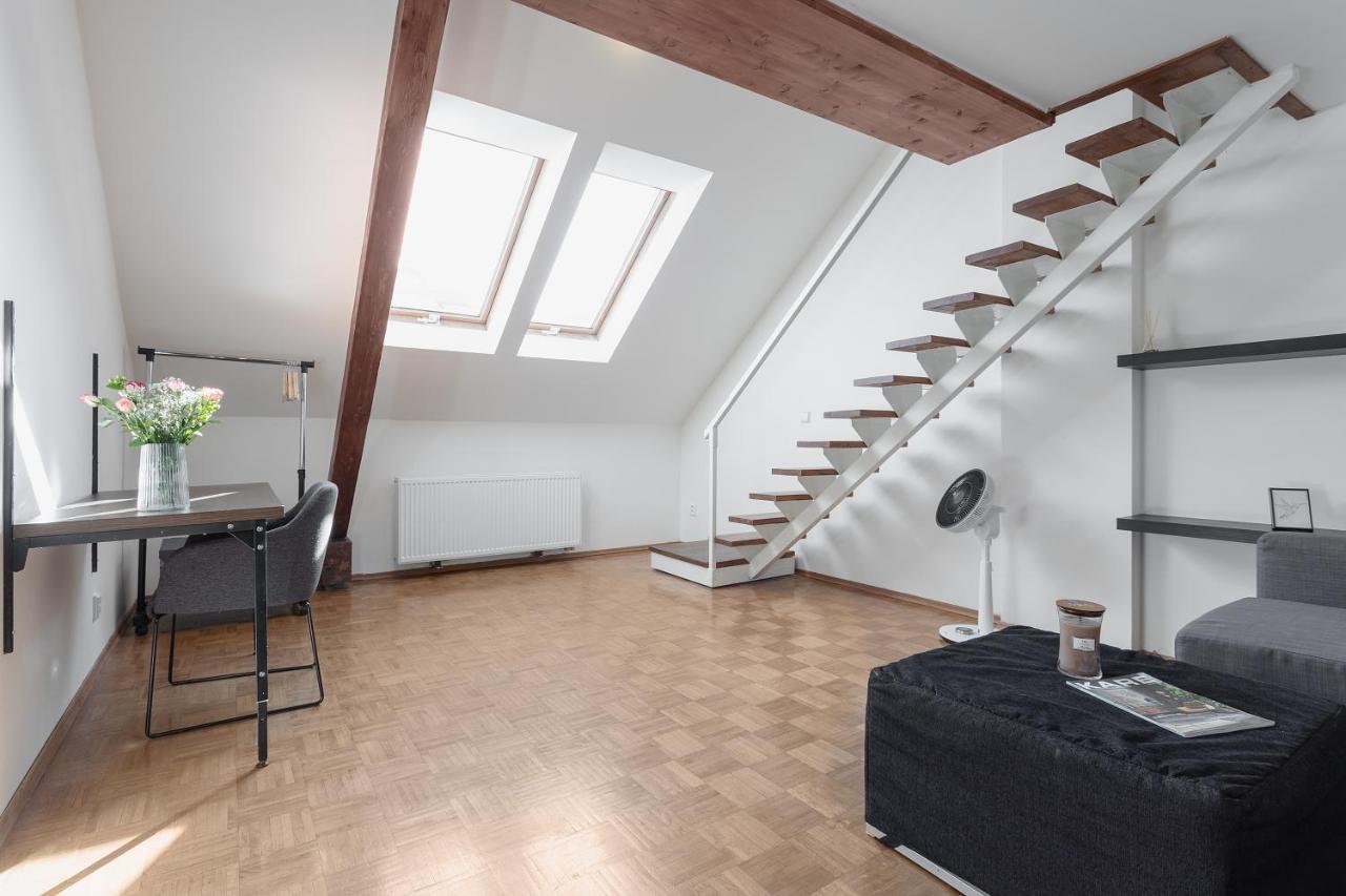 Bright And Spacious Attic Apartment 布拉格 外观 照片